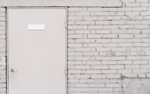 Cuánto cuesta una puerta de placa?